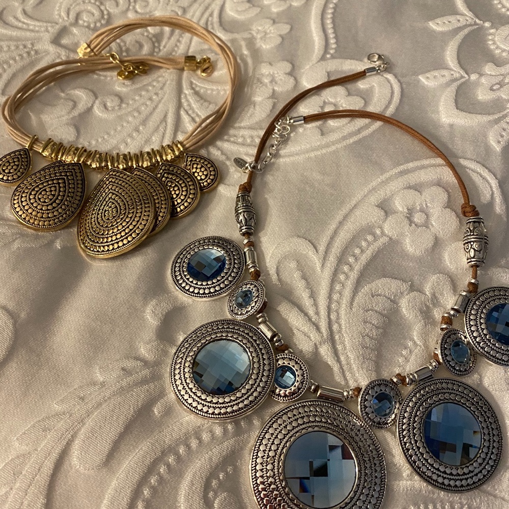 costume jewelry both pieces